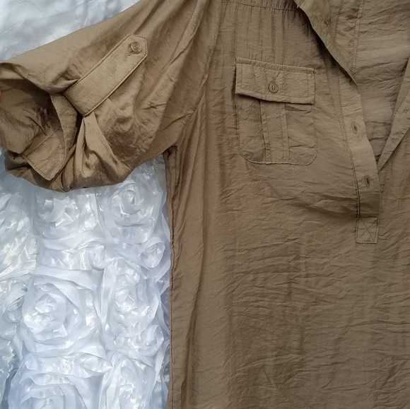 Lightweight Blouse - Picture 2 of 4